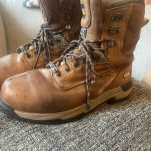 Ariat mens work boots size 8.5D. Waterproof master grip
